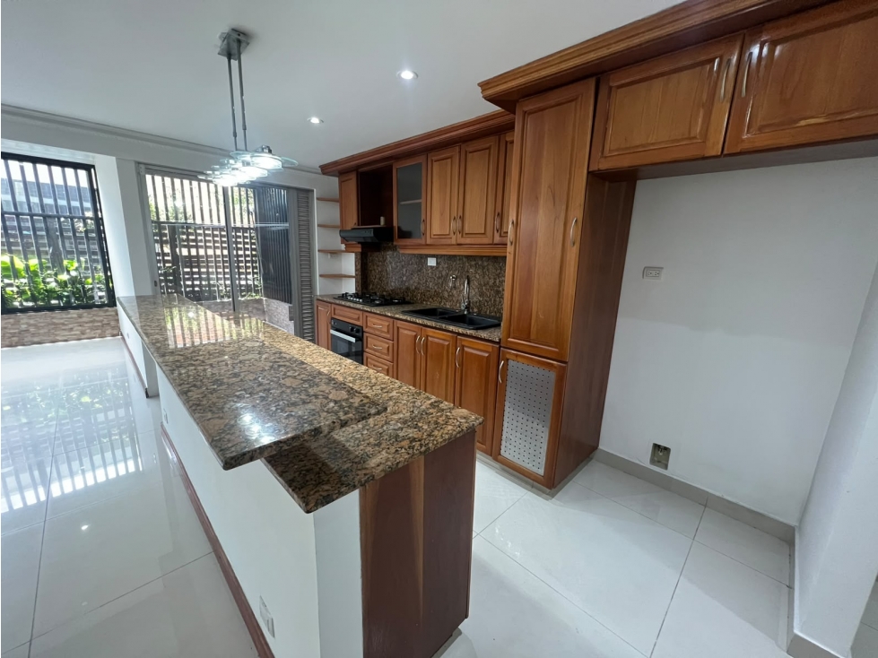 Casa en arriendo en Las Palmas, Medellín · foto 2 de 24