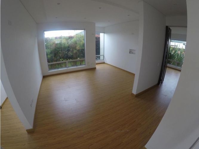 Casa de 3 alcobas en arriendo en Chuntame, Cajicá, 300 m² · foto 3 de 11