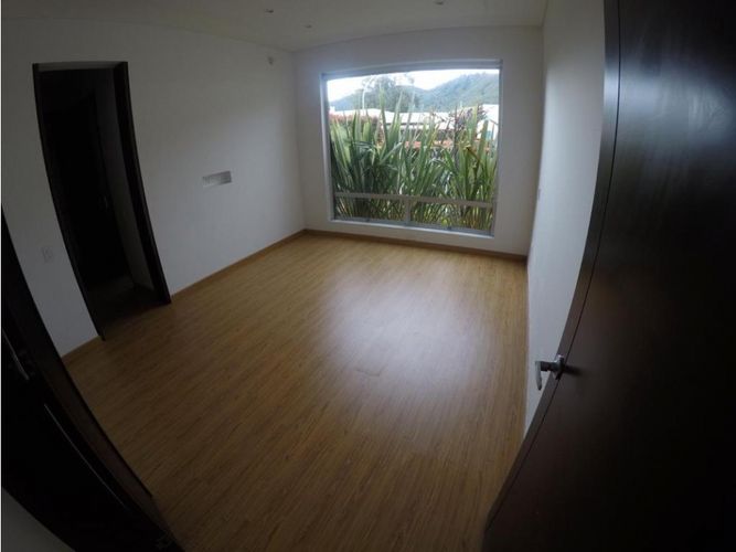Casa de 3 alcobas en arriendo en Chuntame, Cajicá, 300 m² · foto 4 de 11