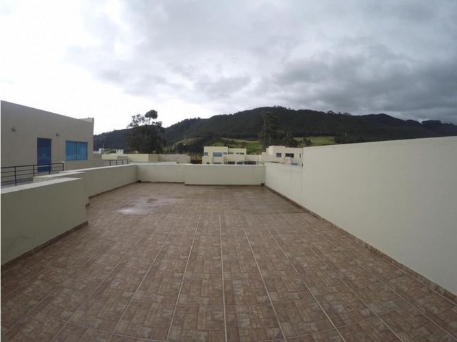 Casa de 3 alcobas en arriendo en Chuntame, Cajicá, 300 m² · foto 5 de 11