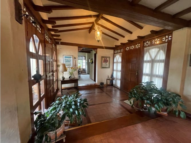 Casa de 5 alcobas en venta en Guaymaral, Bogotá, 220 m² · foto 2 de 24