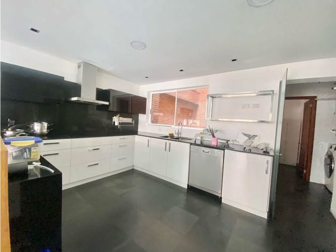 Apartamento de 3 alcobas en venta en Chicó Reservado, Bogotá, 196 m² · foto 3 de 14