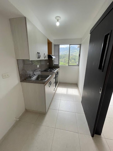 Apartamento en arriendo en La Castellana, Medellín · foto 2 de 20