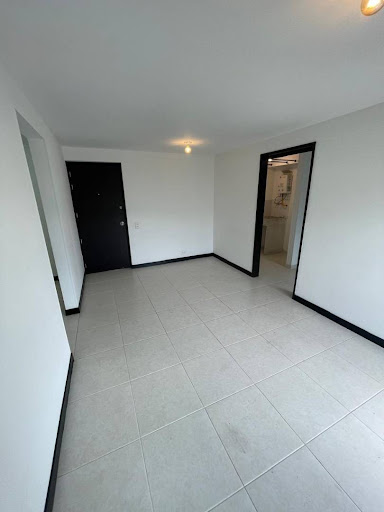 Apartamento en arriendo en La Castellana, Medellín · foto 3 de 20