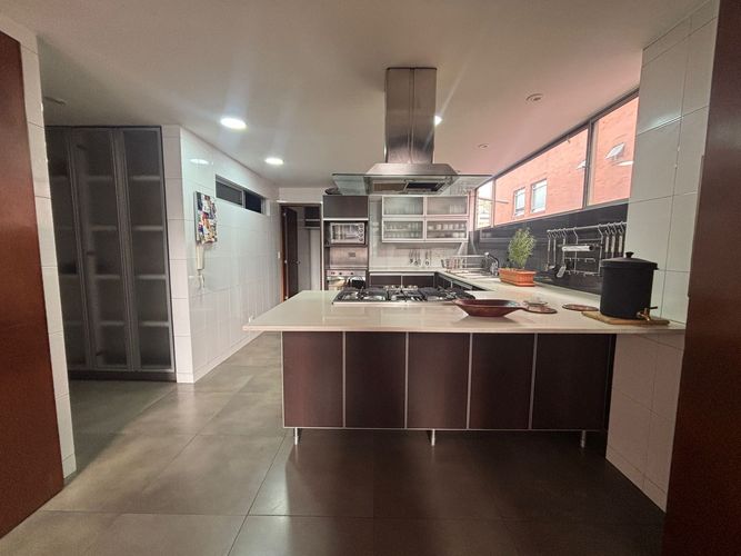 Apartamento de 4 alcobas en venta en Chico Norte, Bogotá, 307 m² · foto 5 de 16