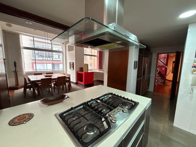 Apartamento de 4 alcobas en venta en Chico Norte, Bogotá, 307 m² · foto 6 de 16