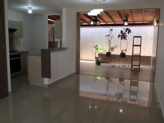Casa de 3 alcobas en venta en Ciudad Country, Jamundí, 128 m² · foto 3 de 24