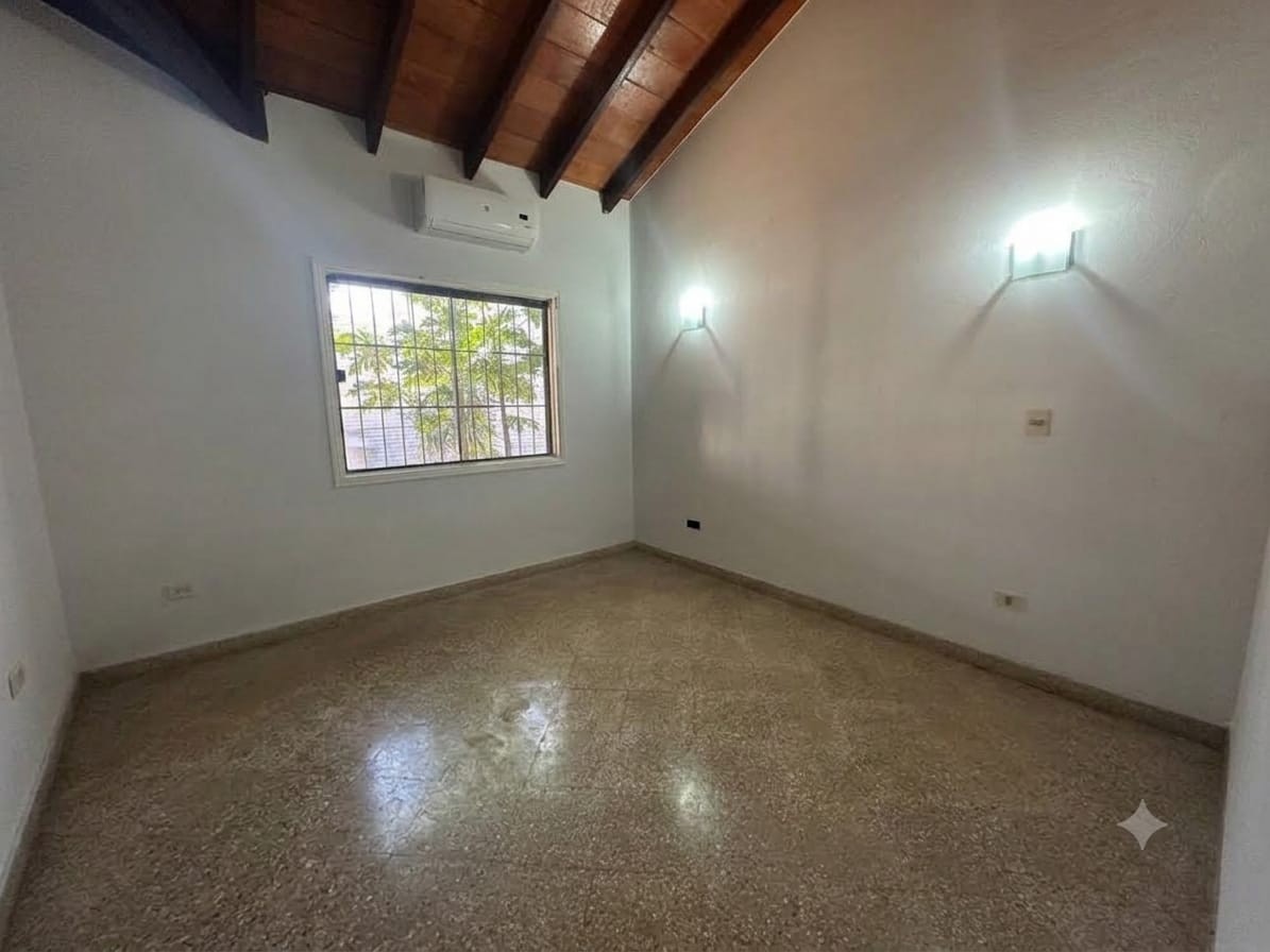ALQUILO AMPLIO CHALET A CUADRAS DE AV. MCAL LOPEZ — foto 3