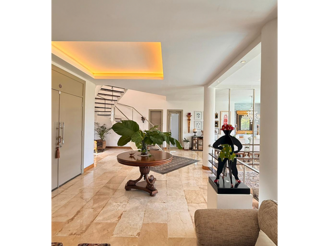 Casa de 5 alcobas en venta en Lagos Del Caujaral, Atlántico, 654 m² · foto 2 de 24