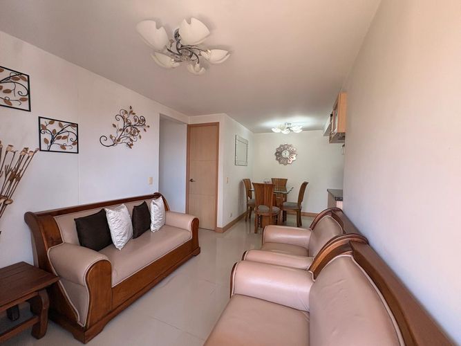 Apartamento de 3 alcobas en venta en Tres Esquinas, Sabaneta, 67 m² · foto 3 de 16