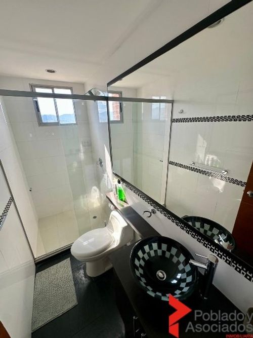 Apartamento de 2 alcobas en arriendo en Altos Del Poblado, Medellín, 106 m² · foto 13 de 17