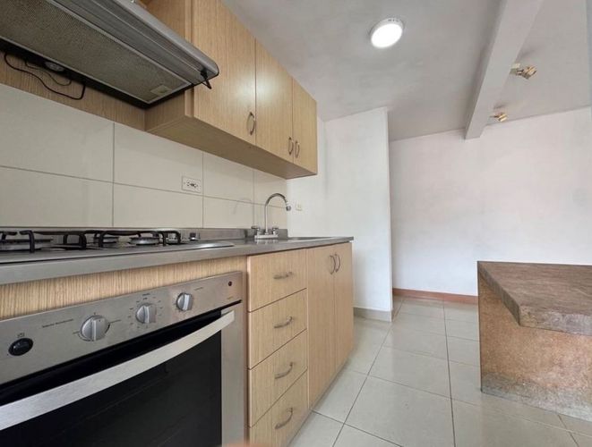 Apartamento de 2 alcobas en venta en Tres Esquinas, Sabaneta, 62 m² · foto 4 de 12