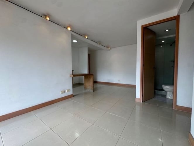 Apartamento de 2 alcobas en venta en Tres Esquinas, Sabaneta, 62 m² · foto 9 de 12
