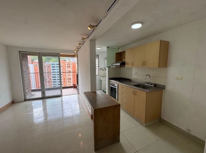 Apartamento de 2 alcobas en venta en Tres Esquinas, Sabaneta, 62 m² · foto 3 de 12