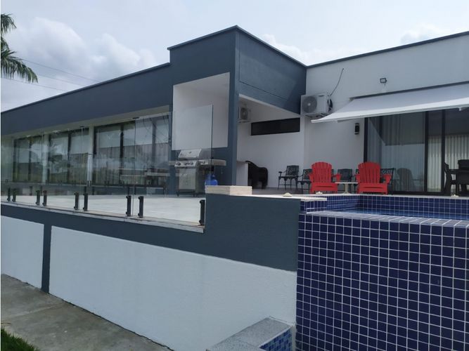 Casa de 4 alcobas en venta en Tribunas Corcega, Pereira, 313 m² · foto 2 de 24