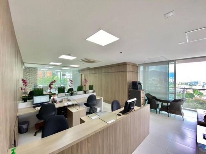 Oficina en arriendo en El Poblado, Medellín, 83 m² · foto 2 de 12