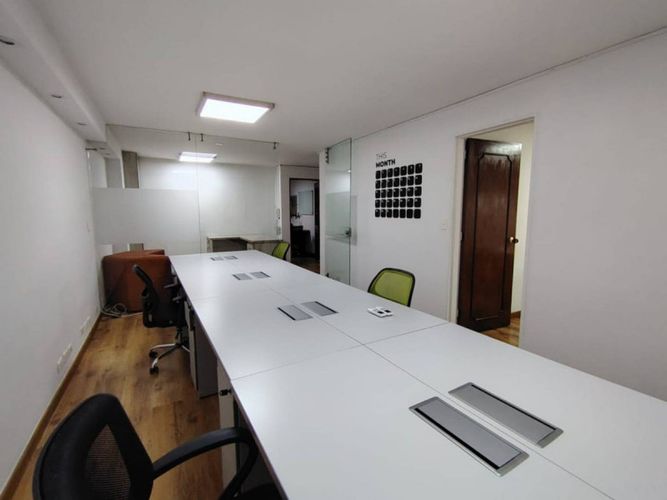 Oficina en arriendo en El Poblado, Medellín, 56 m² · foto 2 de 8