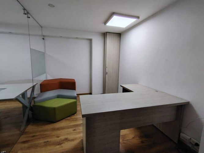 Oficina en arriendo en El Poblado, Medellín, 56 m² · foto 5 de 8