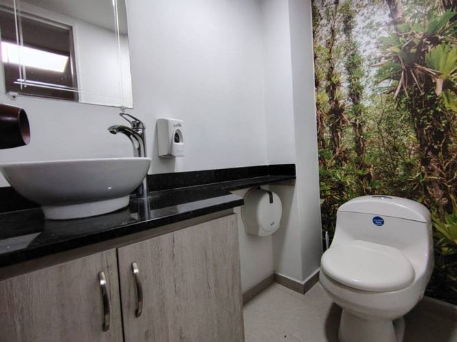 Oficina en arriendo en El Poblado, Medellín, 56 m² · foto 6 de 8