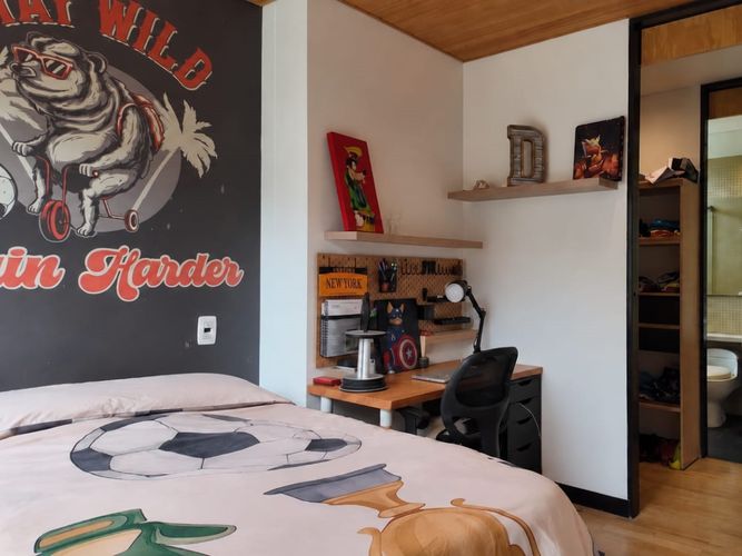 Casa de 3 alcobas en venta en Loma El Atravesado, Envigado, 310 m² · foto 2 de 15