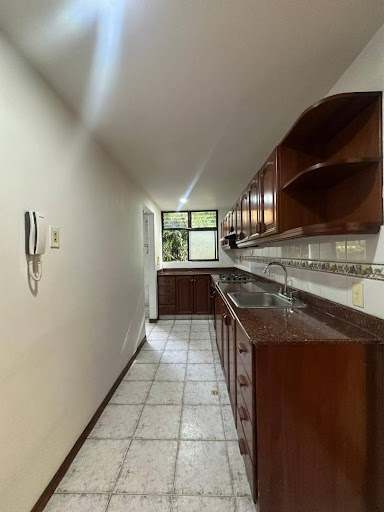 Apartamento en Arriendo en Loma Del Campestre, Medellín en Loma Del Campestre