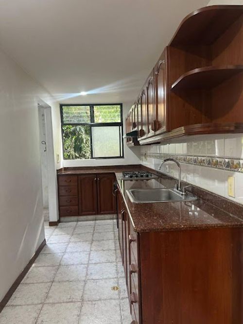 Apartamento de 3 alcobas en arriendo en Loma Del Campestre, Medellín, 142 m² · foto 2 de 24