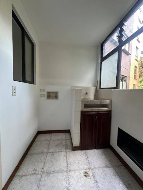 Apartamento de 3 alcobas en arriendo en Loma Del Campestre, Medellín, 142 m² · foto 5 de 24