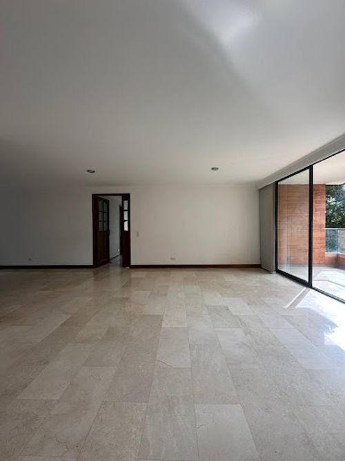 Apartamento de 3 alcobas en arriendo en Loma Del Campestre, Medellín, 142 m² · foto 8 de 24