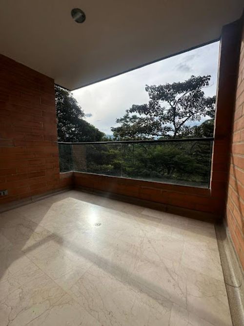Apartamento de 3 alcobas en arriendo en Loma Del Campestre, Medellín, 142 m² · foto 9 de 24