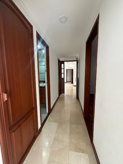 Apartamento de 3 alcobas en arriendo en Loma Del Campestre, Medellín, 142 m² · foto 13 de 24