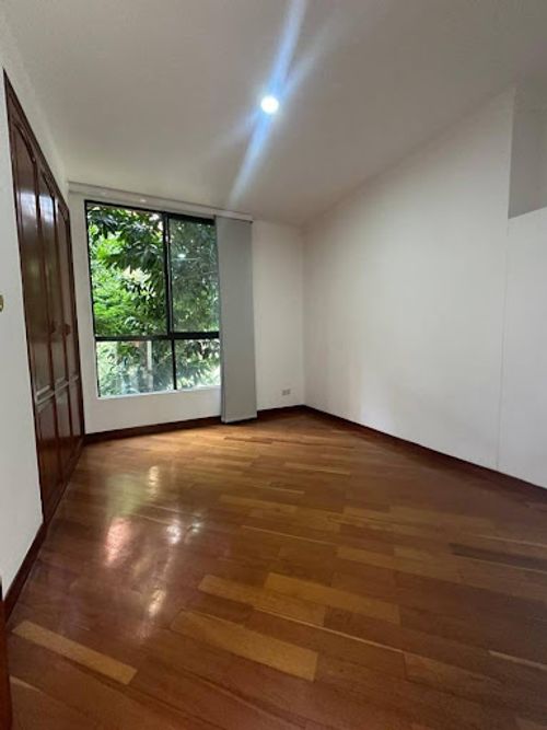 Apartamento de 3 alcobas en arriendo en Loma Del Campestre, Medellín, 142 m² · foto 16 de 24