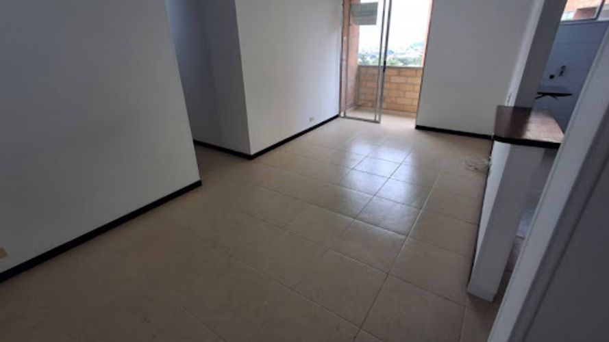 Apartamento de 3 alcobas en arriendo en Loma De Los Bernal, Medellín, 65 m² · foto 2 de 13