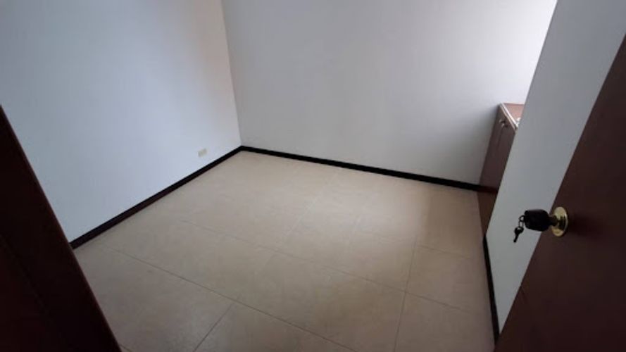 Apartamento de 3 alcobas en arriendo en Loma De Los Bernal, Medellín, 65 m² · foto 3 de 13