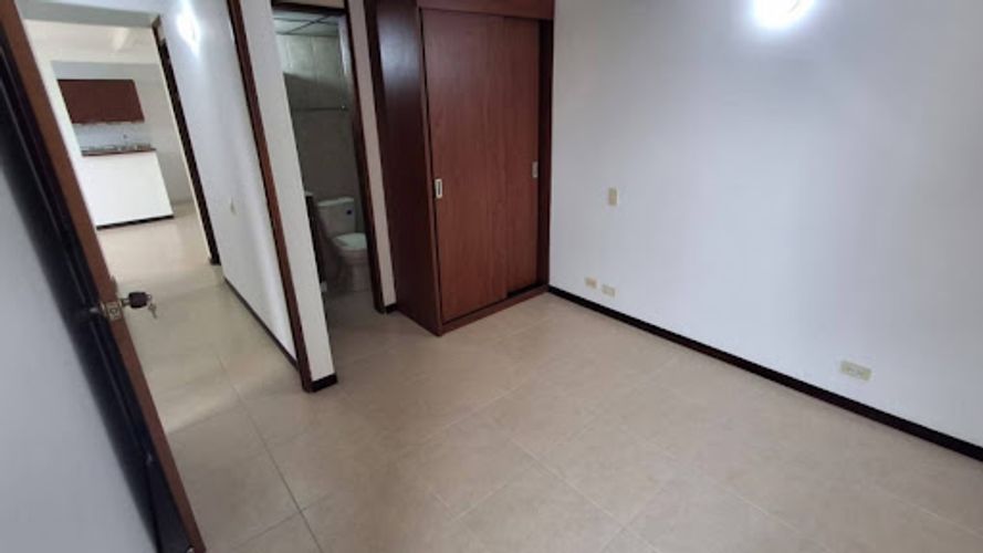Apartamento de 3 alcobas en arriendo en Loma De Los Bernal, Medellín, 65 m² · foto 4 de 13