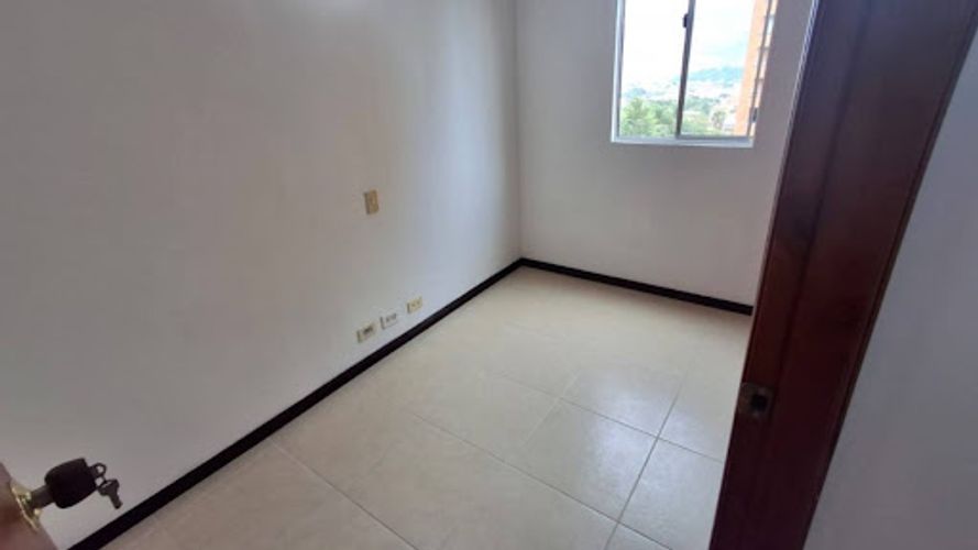 Apartamento de 3 alcobas en arriendo en Loma De Los Bernal, Medellín, 65 m² · foto 8 de 13