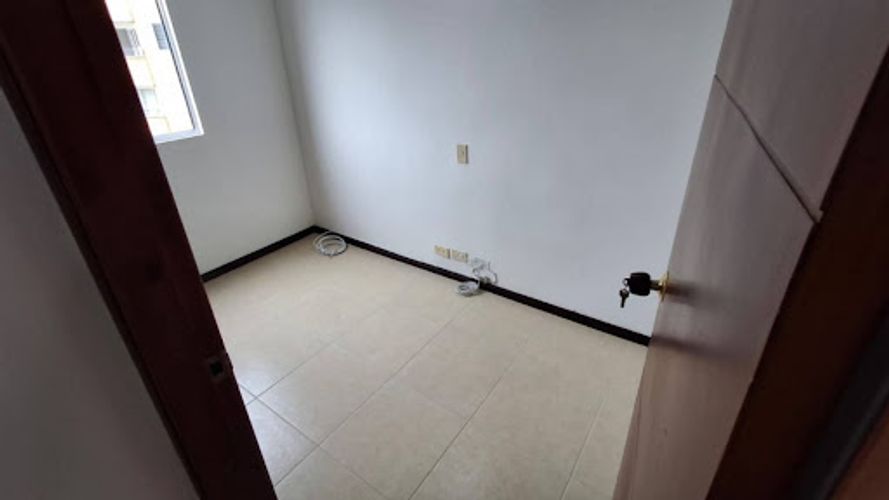 Apartamento de 3 alcobas en arriendo en Loma De Los Bernal, Medellín, 65 m² · foto 10 de 13