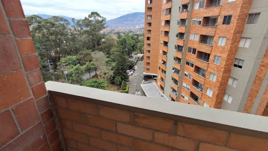 Apartamento de 3 alcobas en arriendo en Loma De Los Bernal, Medellín, 65 m² · foto 13 de 13