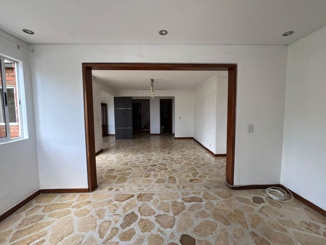 Apartamento de 4 alcobas en arriendo en Castropol, Medellín, 196 m² · foto 2 de 18