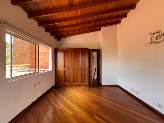 Apartamento de 4 alcobas en arriendo en Castropol, Medellín, 196 m² · foto 14 de 18