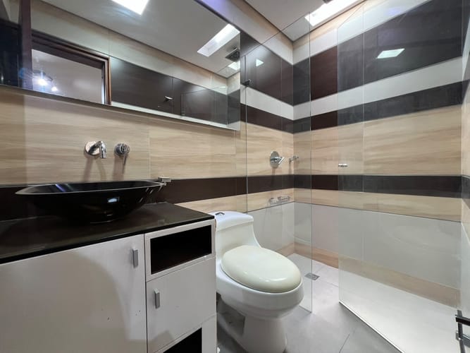 Apartamento de 4 alcobas en arriendo en Castropol, Medellín, 196 m² · foto 15 de 18