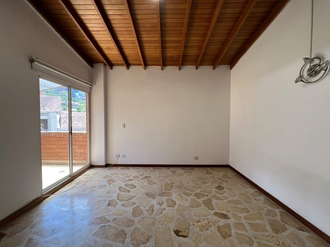 Apartamento de 4 alcobas en arriendo en Castropol, Medellín, 196 m² · foto 8 de 18