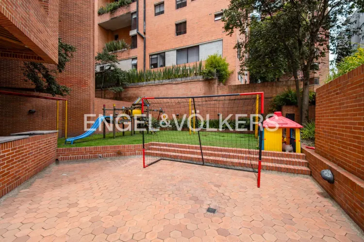 Apartamento de 3 alcobas en venta en La Cabrera, Bogotá, 354 m² · foto 18 de 19