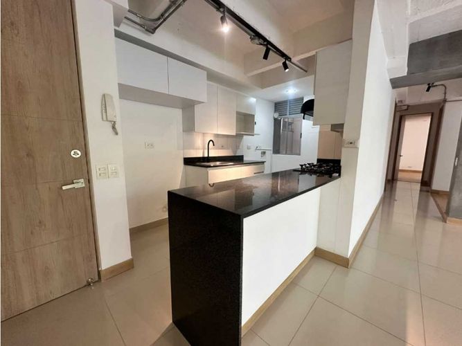 Apartamento de 2 alcobas en arriendo en El Castillo, Medellín, 90 m² · foto 4 de 17