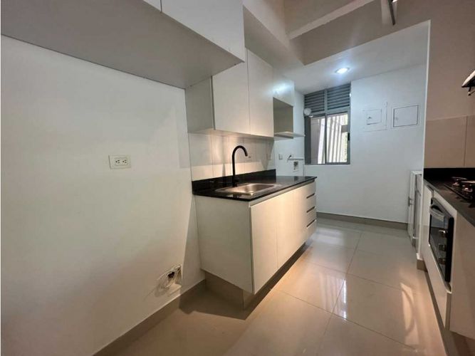 Apartamento de 2 alcobas en arriendo en El Castillo, Medellín, 90 m² · foto 6 de 17