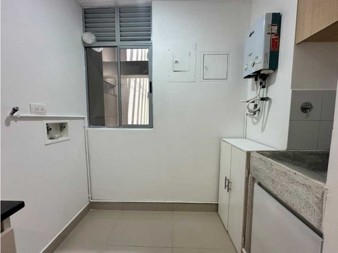 Apartamento de 2 alcobas en arriendo en El Castillo, Medellín, 90 m² · foto 7 de 17