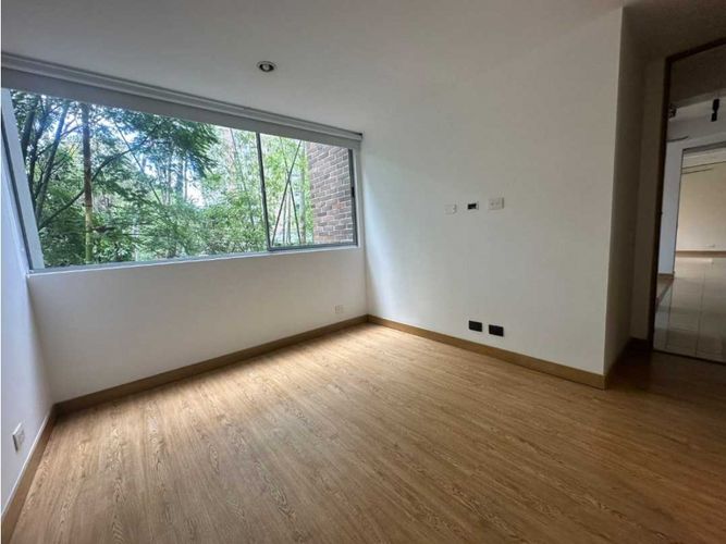 Apartamento de 2 alcobas en arriendo en El Castillo, Medellín, 90 m² · foto 8 de 17