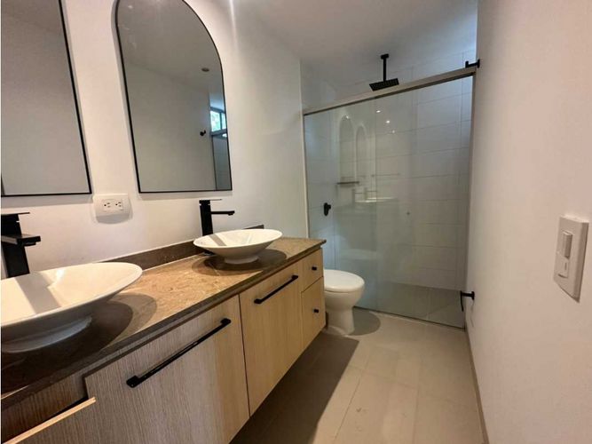 Apartamento de 2 alcobas en arriendo en El Castillo, Medellín, 90 m² · foto 9 de 17