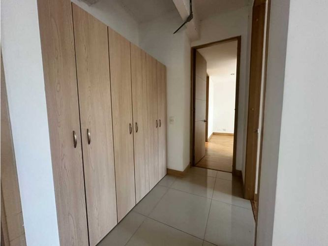 Apartamento de 2 alcobas en arriendo en El Castillo, Medellín, 90 m² · foto 10 de 17