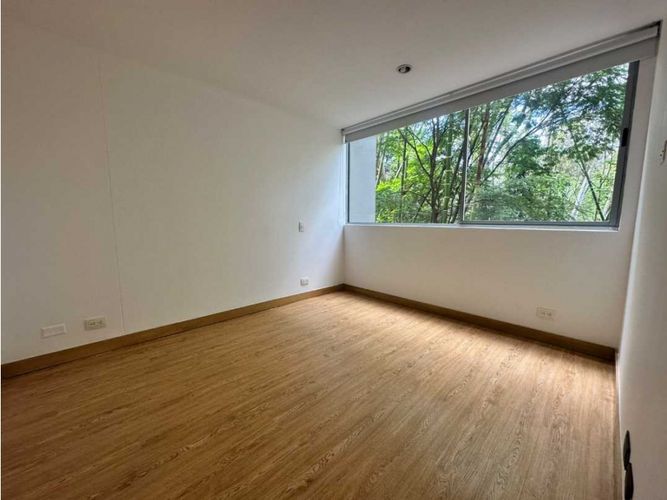 Apartamento de 2 alcobas en arriendo en El Castillo, Medellín, 90 m² · foto 13 de 17