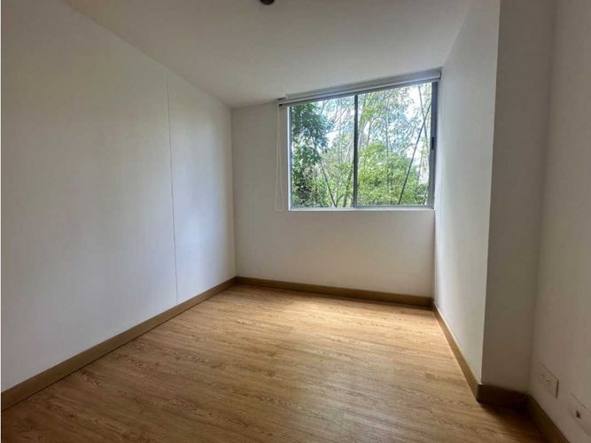 Apartamento de 2 alcobas en arriendo en El Castillo, Medellín, 90 m² · foto 15 de 17